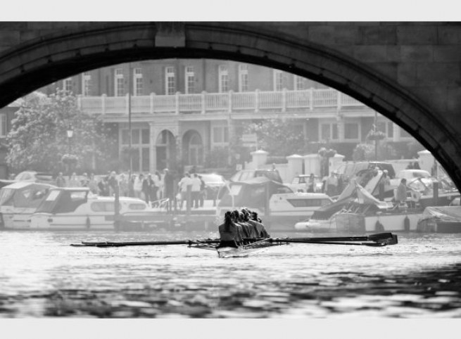 Course féminine d'aviron entre les étudiantes d'Oxford et Cambridge